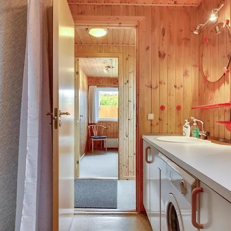 Ellyn - 500m From The Sea By Interhome